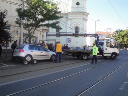 Un şofer a ţinut în loc trei sute de oameni pe strada Primăriei (FOTO)